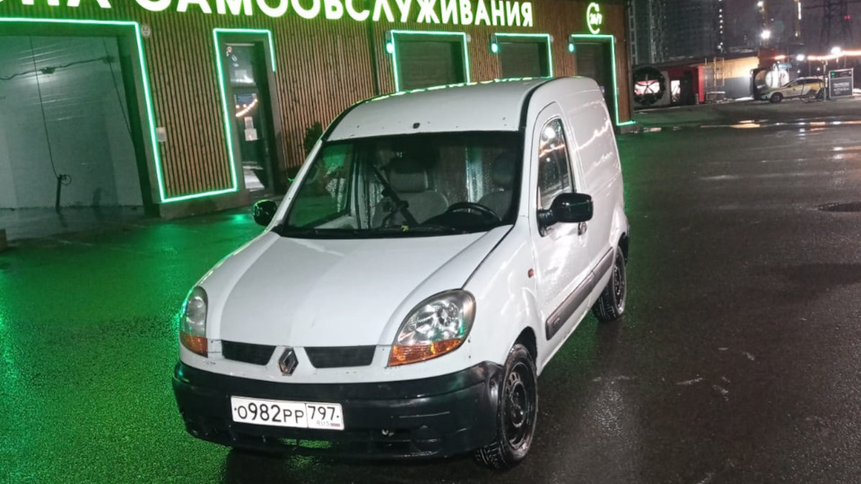 Renault Kangoo их еб@т они крепчают)