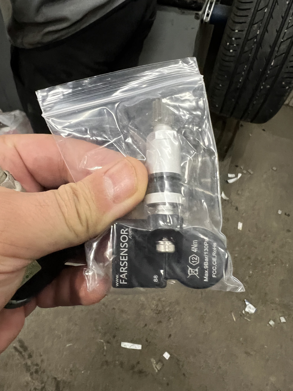 Замена датчиков давления в шинах TPMS — Lexus RX 450h (3G), 3,5 л, 2010 ...