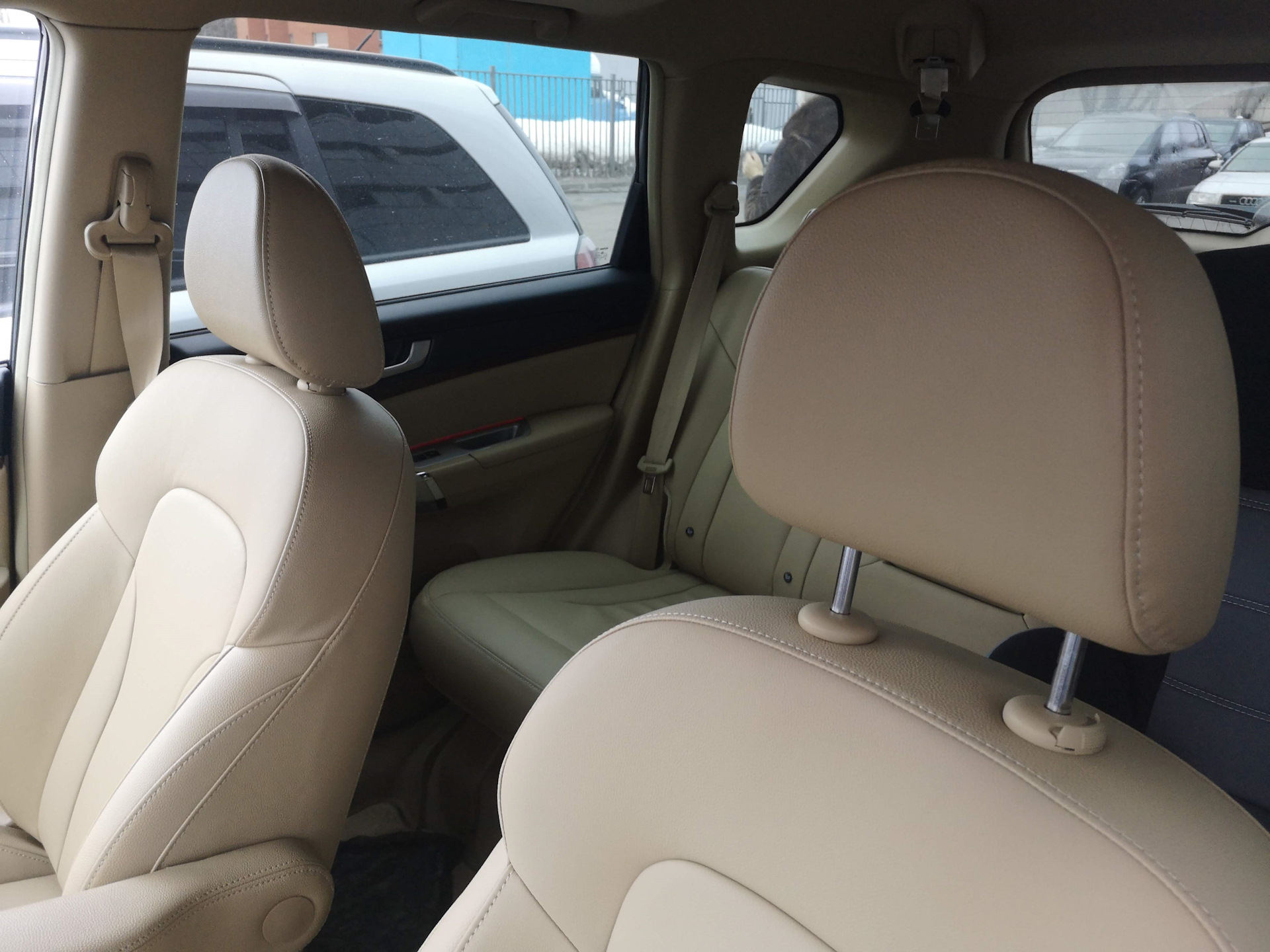 санта фе 2001 американец бежевый салон. сиденья хавал н6. третий ряд сидений haval h6. спальное место в хавал н6. Haval h9 isofix.