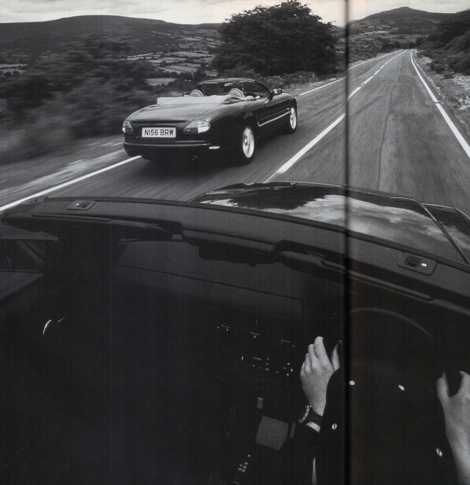 Jag of all trades» — Jaguar XK8 Convertible vs Mercedes-Benz SL320 (перевод  CAR Magazine, ноябрь 1996) — «История автомобилестроения» на DRIVE2