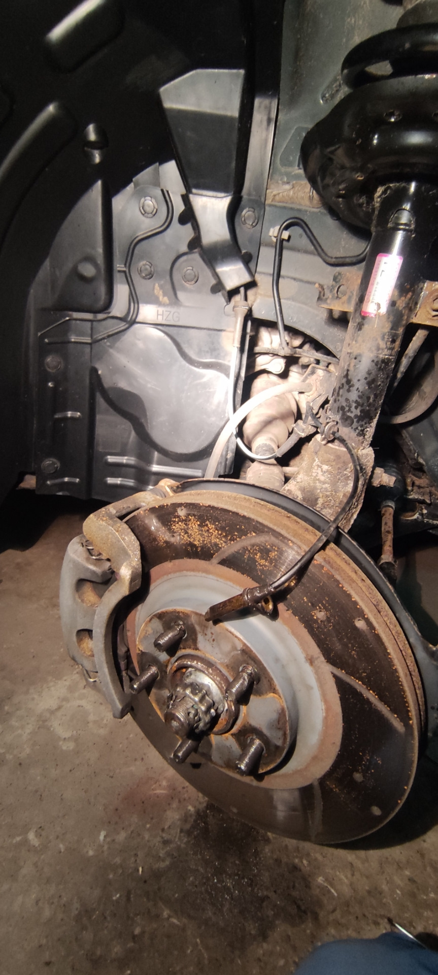 Замена датчика АБС переднего левого колеса — Renault Koleos (2G), 2 л ...