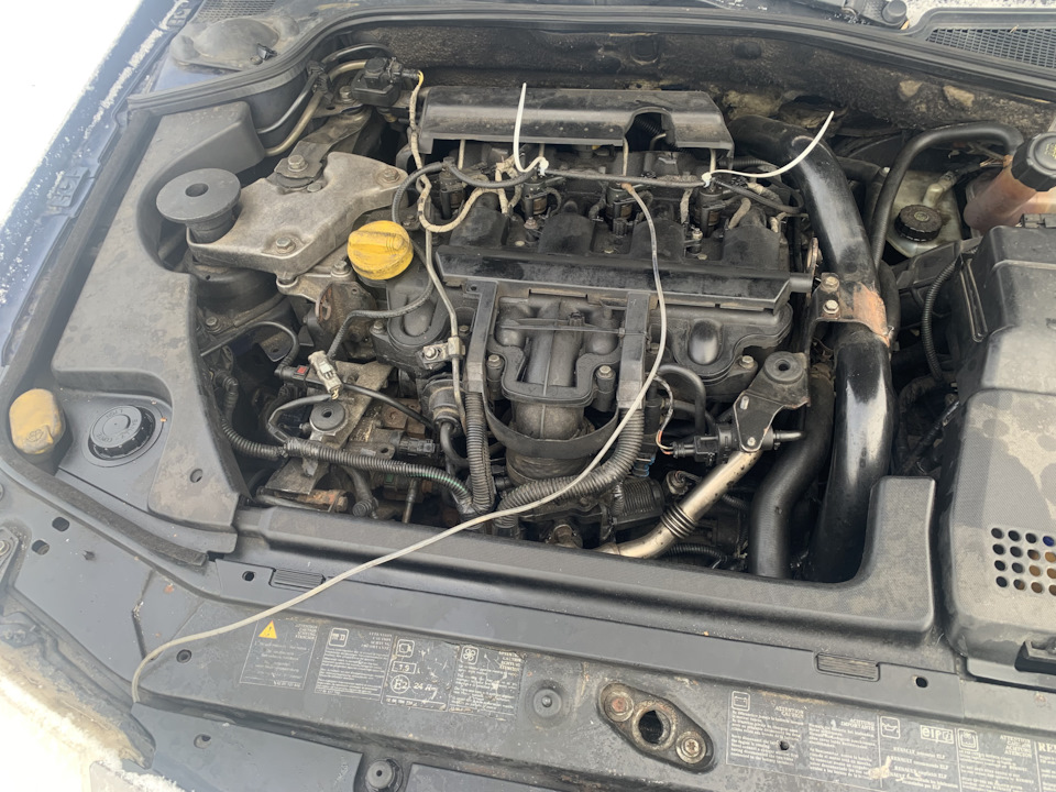 Течь топлива с обратки форсунки — Renault Laguna II, 2,2 л, 2002 года ...