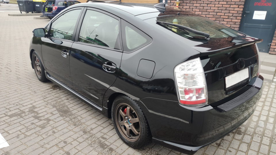 Toyota Prius Луноприус タチコマ