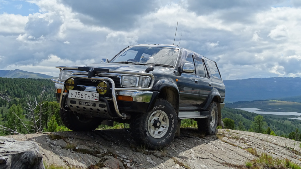 Toyota Hilux Surf Лёгкий трактор.