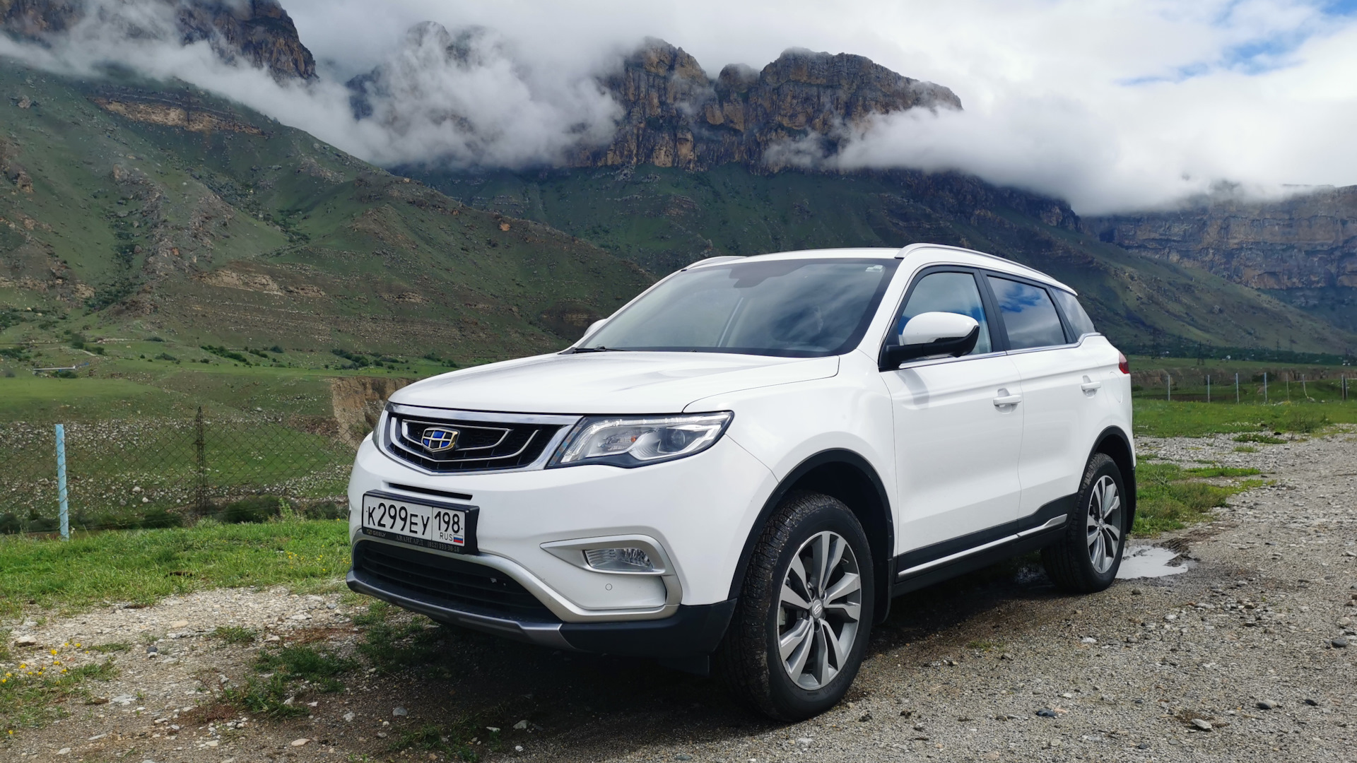 Geely atlas белый. Джили атлас белый реклама.