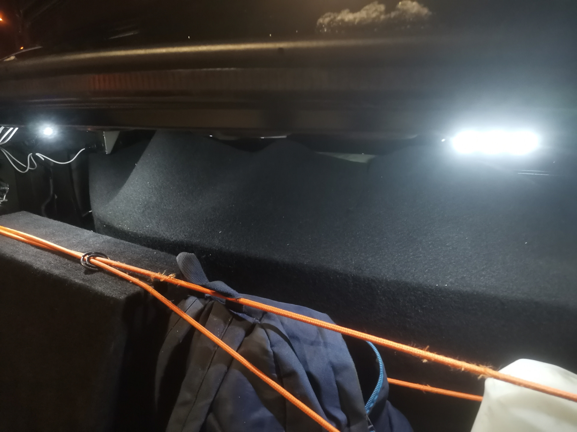 Подсветка багажника Рено Логан 2. Подсветка багажника Рено Логан 1. Освещение багажника Рено Логан 2015. Лампочка в багажнике Рено Логан. Подсветка багажника рено