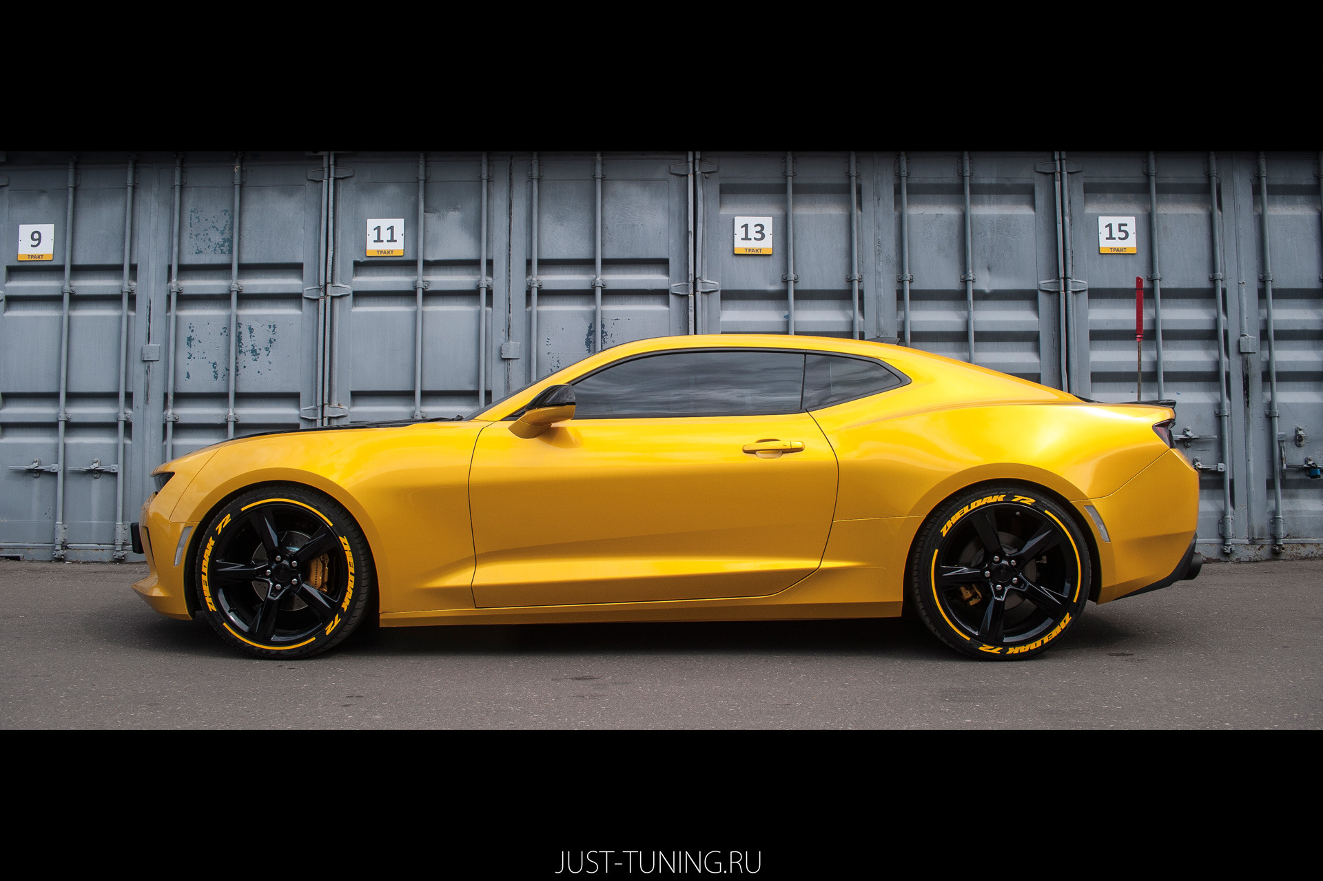 Just tune. Chevrolet Camaro Style. Автомобиль в желтом стиле. Камаро желтая тюнинг. Шевроле на стиле.
