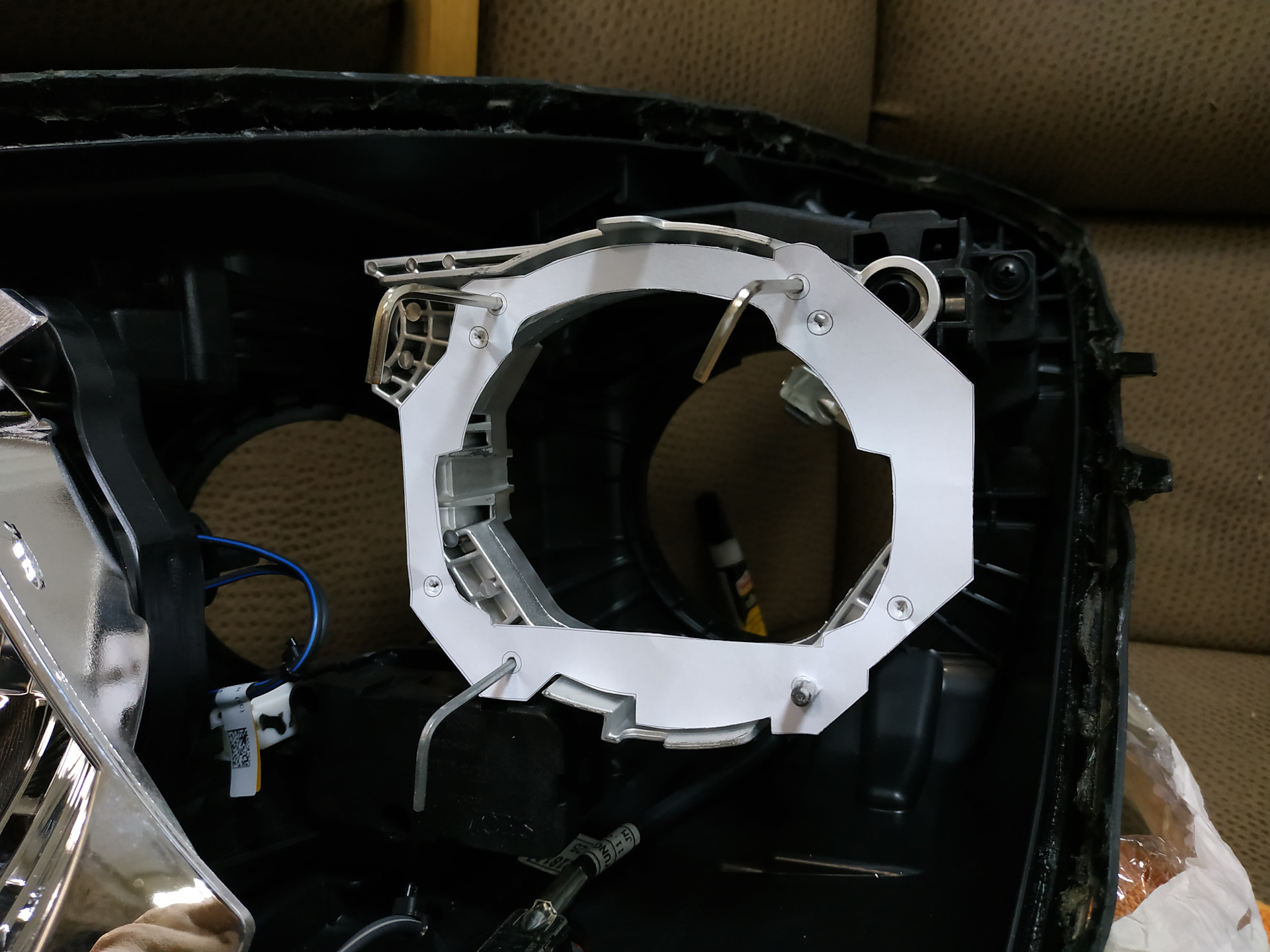 Санта фе замена линз. Биксеноновая линза hella qr. Santa fe 3 замена линз. Линза санта фе 3. Санта фе замена линз.