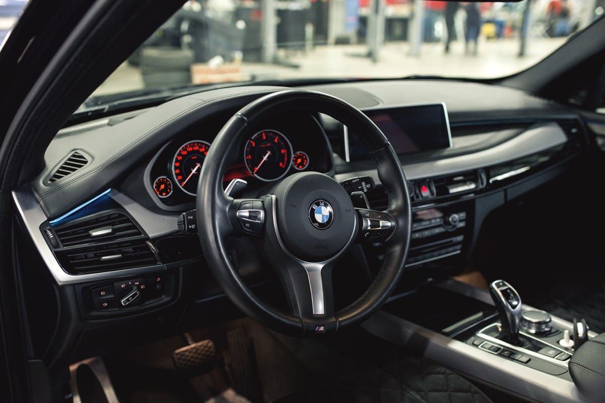 X5 f15 салон. Бмв х5 f15 салон. Bmw f15 салон. Bmw x5 f15 салон черный. X5 f15 салон.