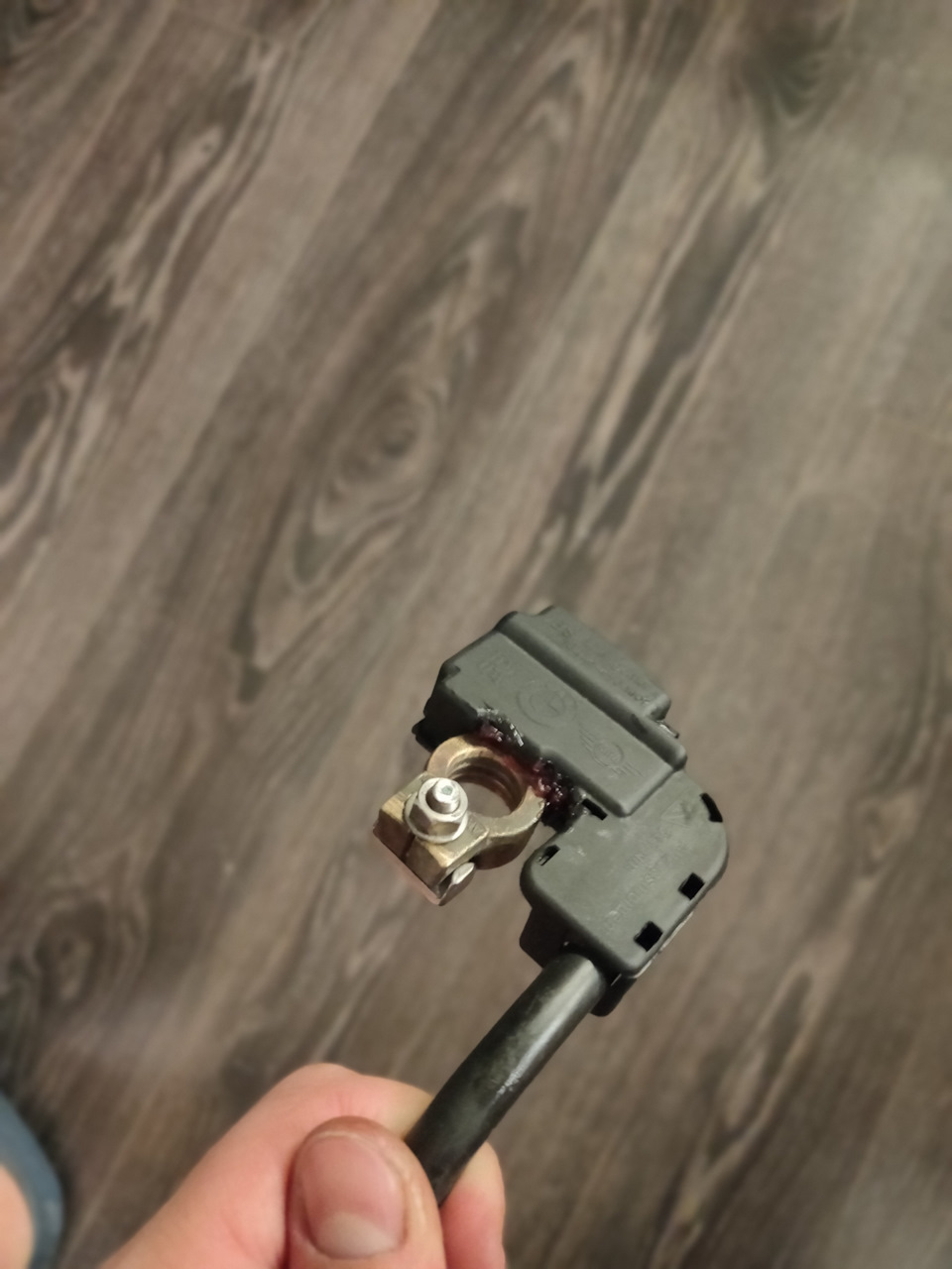 Сел аккумулятор — минусовая клемма IBS — BMW 5 series (E60), 2,5 л ...