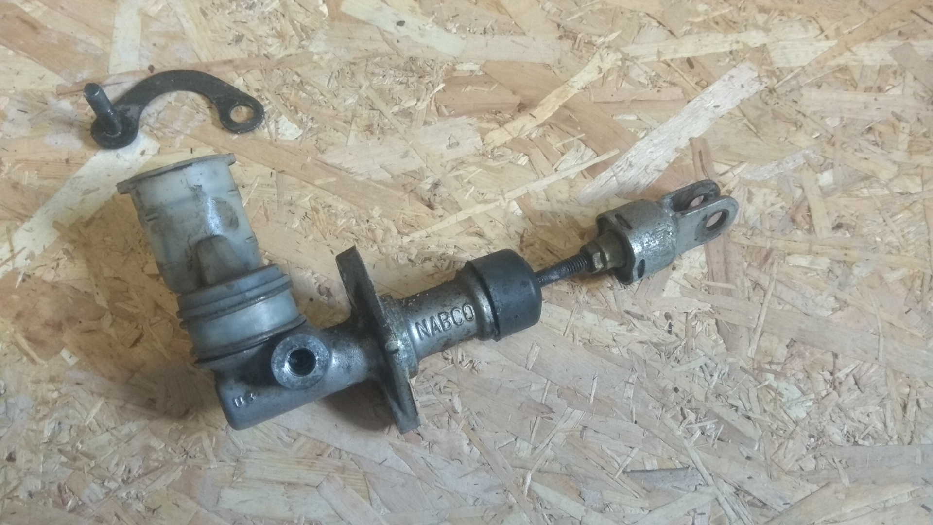 Главный цилиндр сцепления mitsubishi rvr. 8. Цилиндр сцепления паджеро 2. Главный цилиндр сцепления мицубиси паджеро 2. Рабочий цилиндр сцепления паджеро спорт.