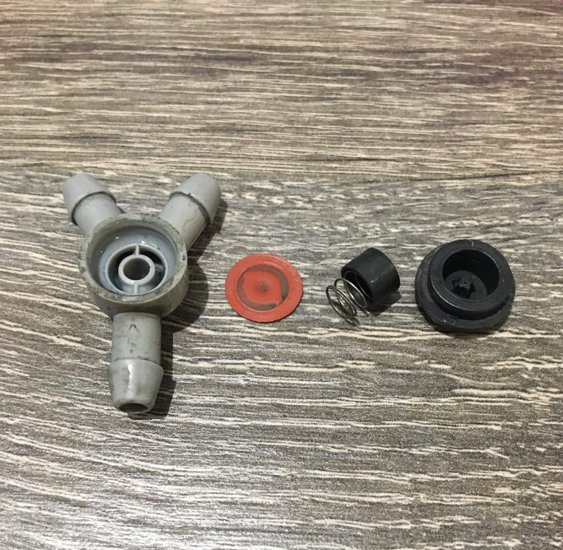 Обратный клапан омывайки — Chrysler Town and Country IV, 3,8 л, 2005 ...