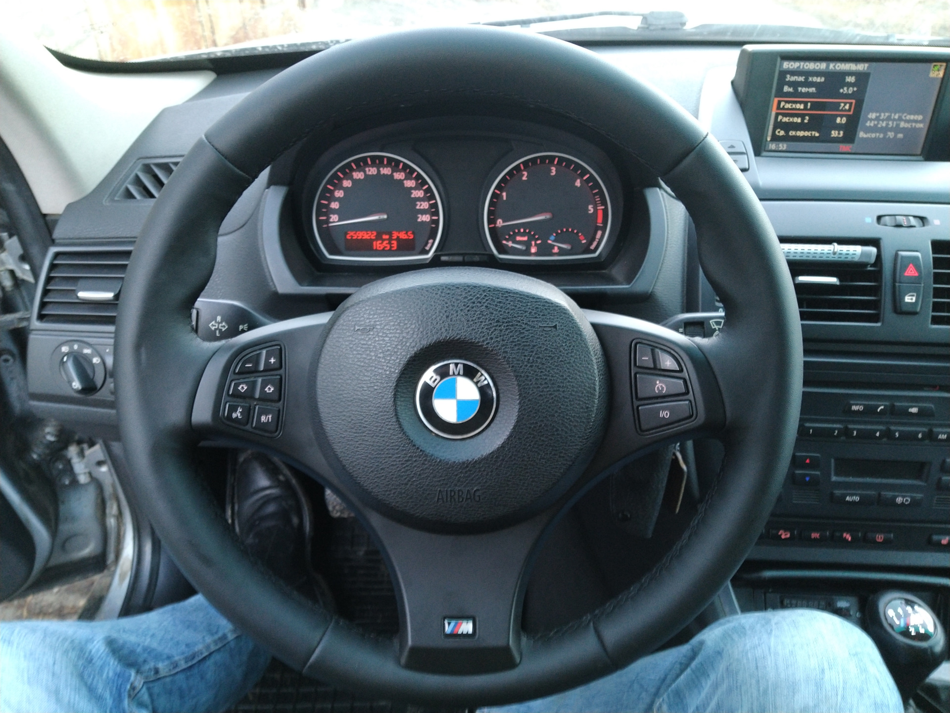 Руль bmw x3 e83 m. X3 e83 m руль. Bmw x3 2005 салон. Руль бмв x3 e83. Руль bmw x3 2021.