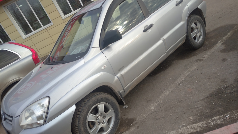 Туго открывается крышка бензобака — KIA Sportage (2G), 1,9 л, 2006 года ...