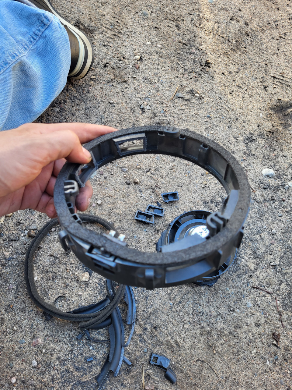 シスタン Зашумил передние двери + JBL stage1 601C — Mitsubishi Outlander XL