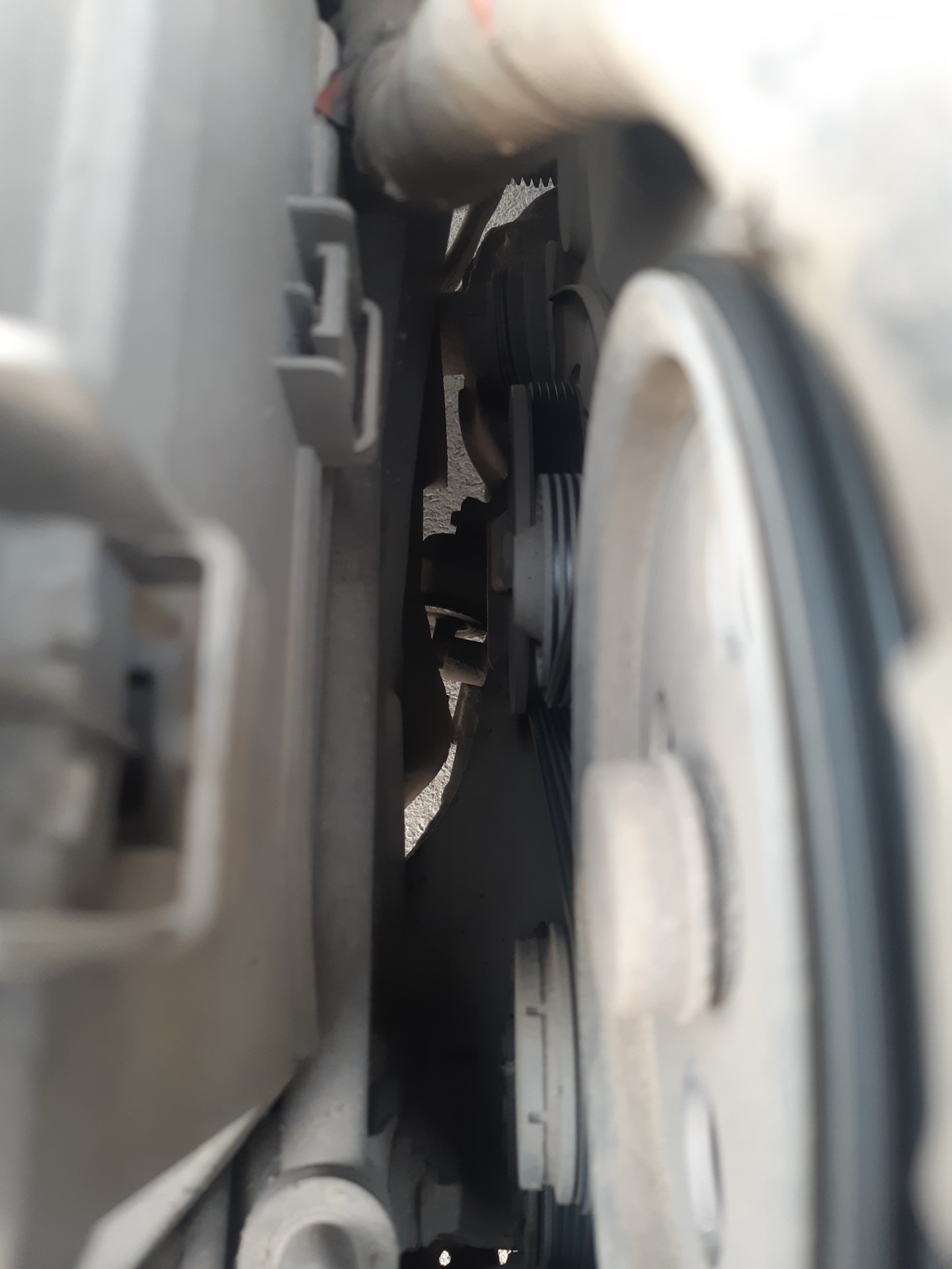 Грязь под капотом. — Volvo XC70 II, 2,5 л, 2004 года | наблюдение | DRIVE2