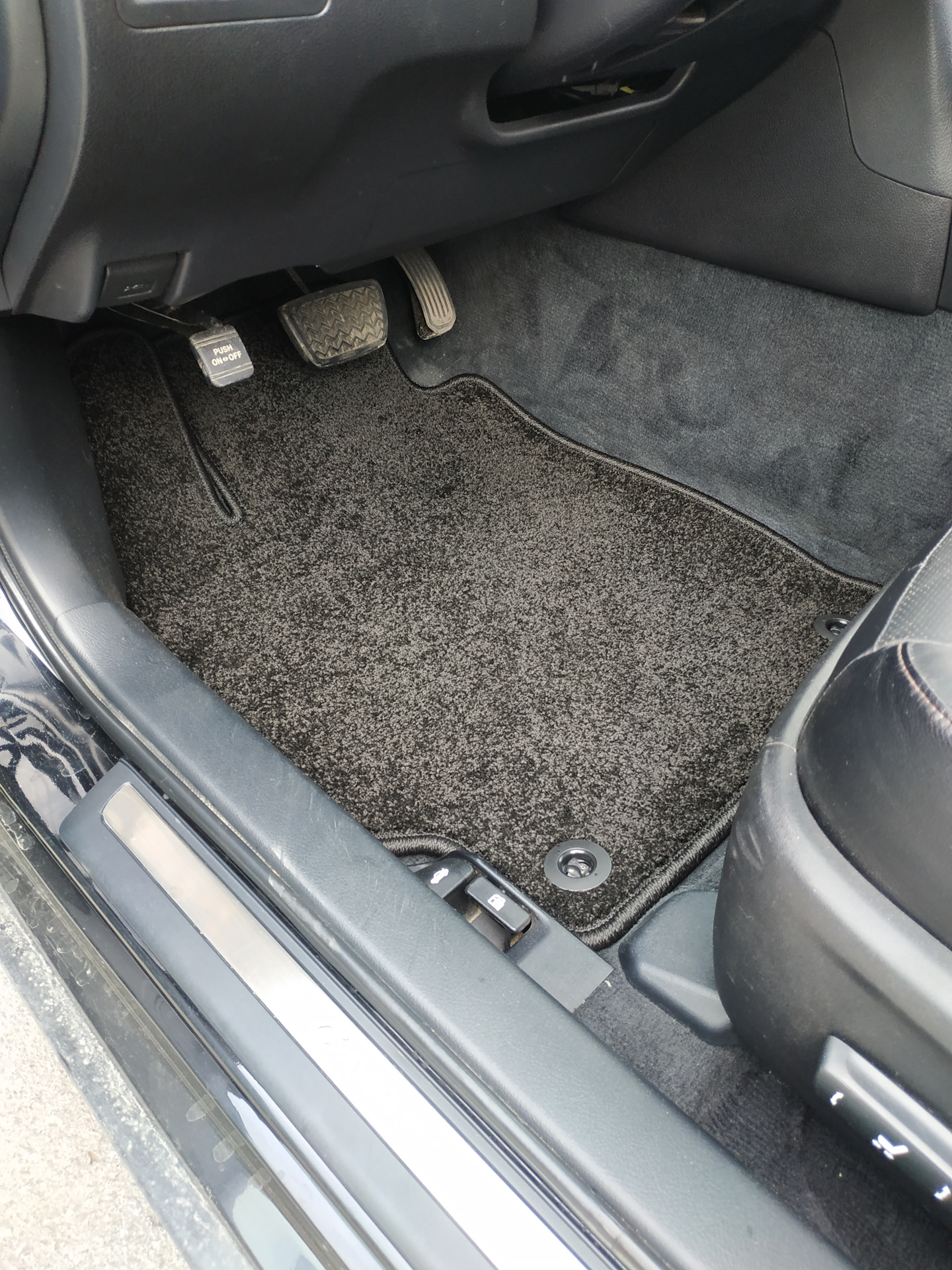 3.Ворсовые коврики. Добавляем комфорта. — Toyota Camry (XV50), 2,5 л ...