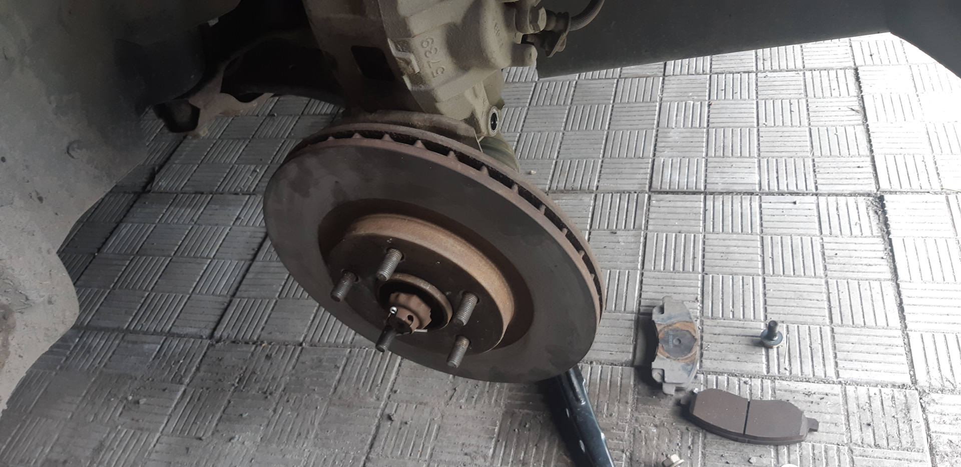 Расточка Дисков. — Jeep Liberty (US), 2,4 л, 2007 года | визит на ...