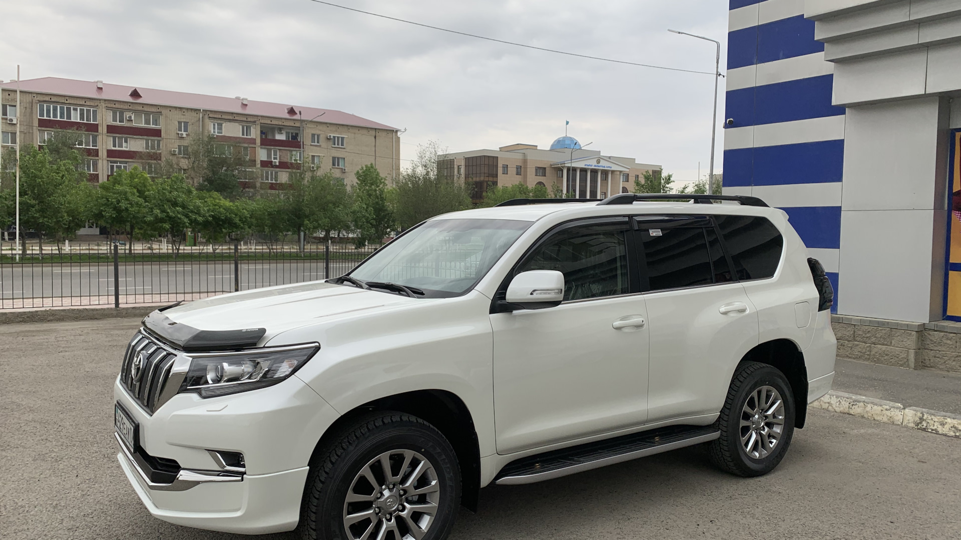 Прадо 150 2.7 бензин. Toyota Land Cruiser Prado 2.7. Toyota Land Cruiser Prado 150 2.7 бензин. Toyota LC 150 2.7 2010. Land Cruiser Prado 2020 белый 20 диски.