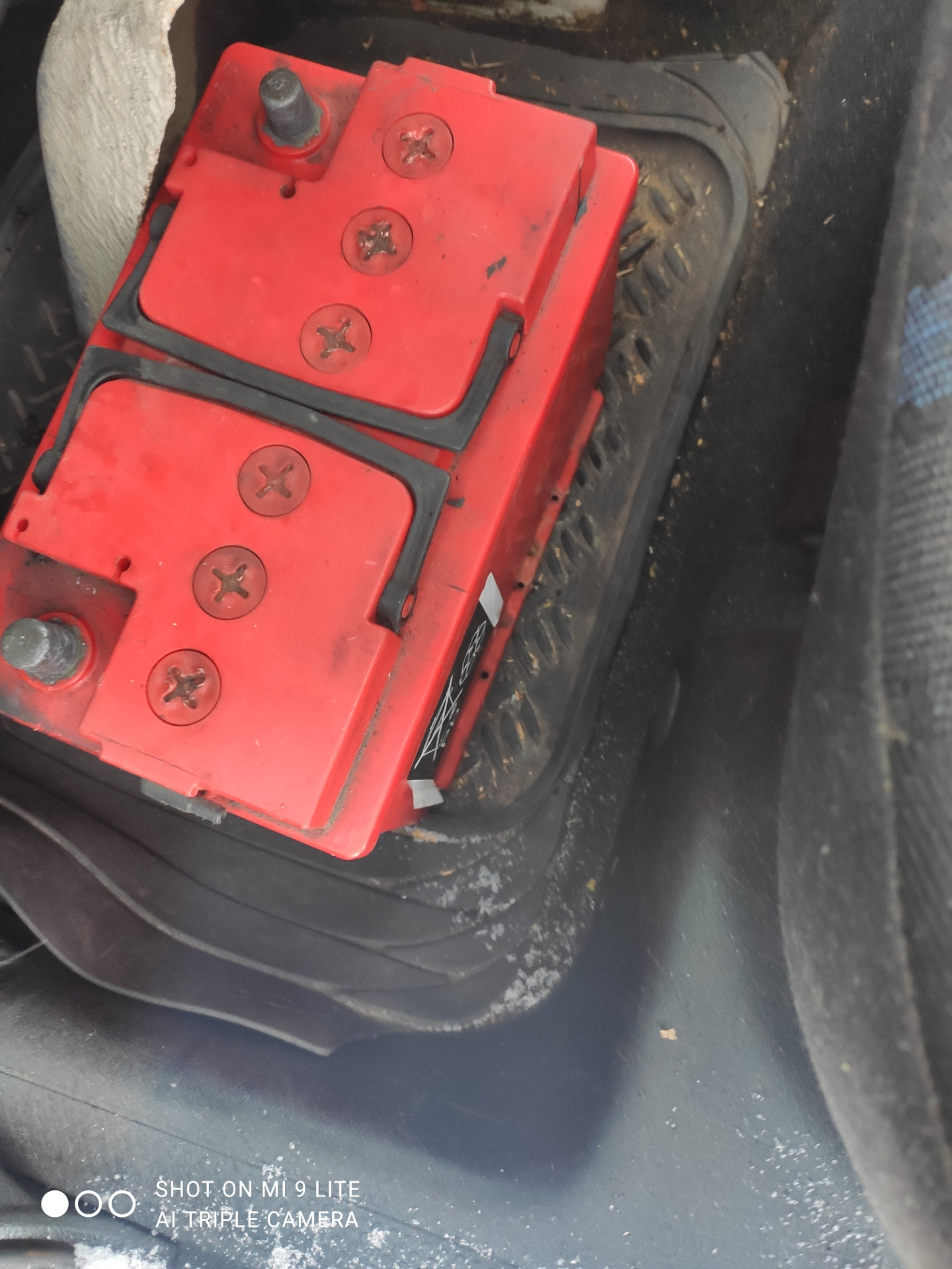 Замена аккумулятора на новый — Volkswagen Golf Mk3, 1,9 л, 1998 года ...