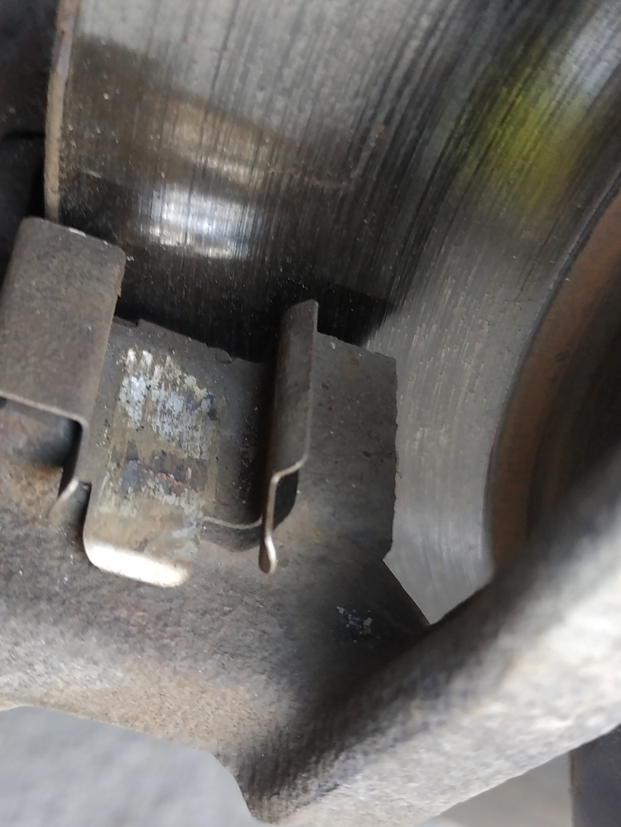 Замена задних тормозных колодок на Чери Тигго 7 — Chery Tiggo 7, 2 л ...