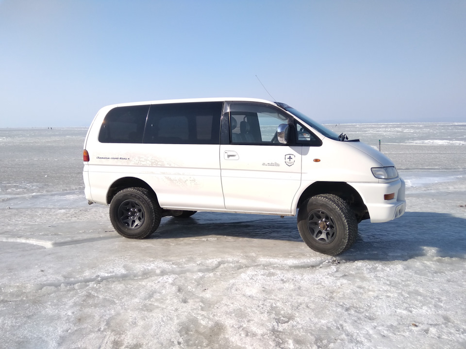 Delica расход. Антенна Mitsubishi Delica 2.5. Колесо Mitsubishi Delica. Mitsubishi Delica l400 кузова. Mitsubishi Delica 2.5DT бортовой.