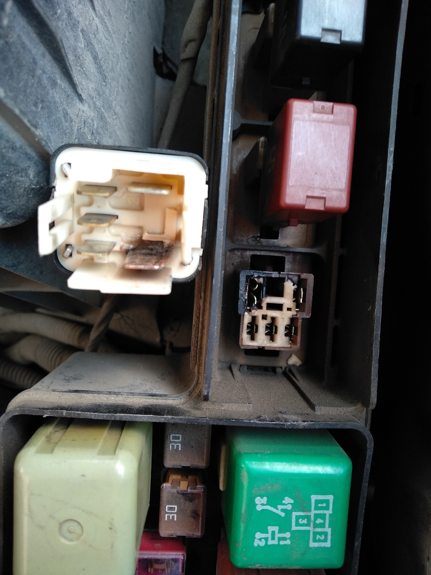 Мотор печки не включается. Предохранитель заднего прикуривателя. БУ ...