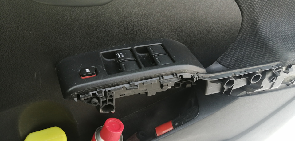 Блок управления стеклоподъёмниками уаз патриот. Блок управления стеклоподъемников ваз 2112. Блок стеклоподъемника ноут. Разобрал блок управления стеклоподъемниками. Блок управления стеклоподъемниками тойота.