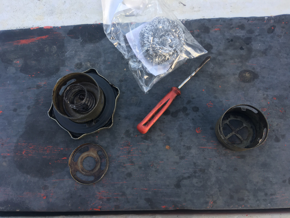 Эмульсия под крышкой клапанов🧐 — ЗАЗ 968, 4,3 л, 2020 года | другое ...