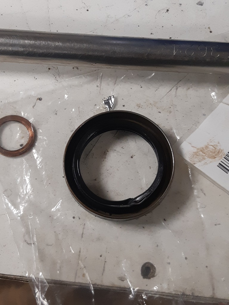 #17 Сальник левой полуоси, и замена масла КПП — Renault Talisman, 1,5 л ...