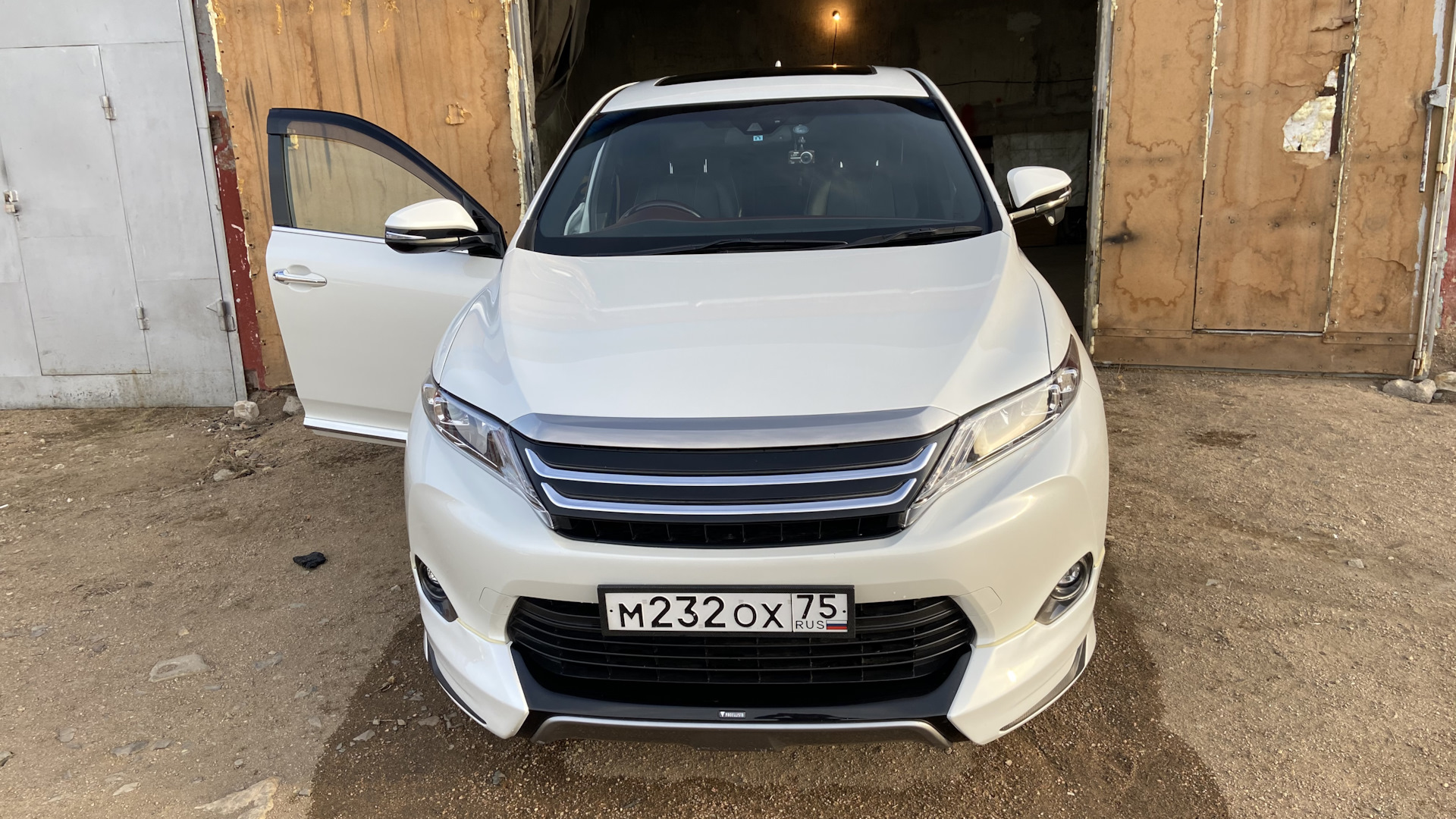 Toyota Harrier Hybrid (3G) 2.5 гибридный 2015 | на DRIVE2