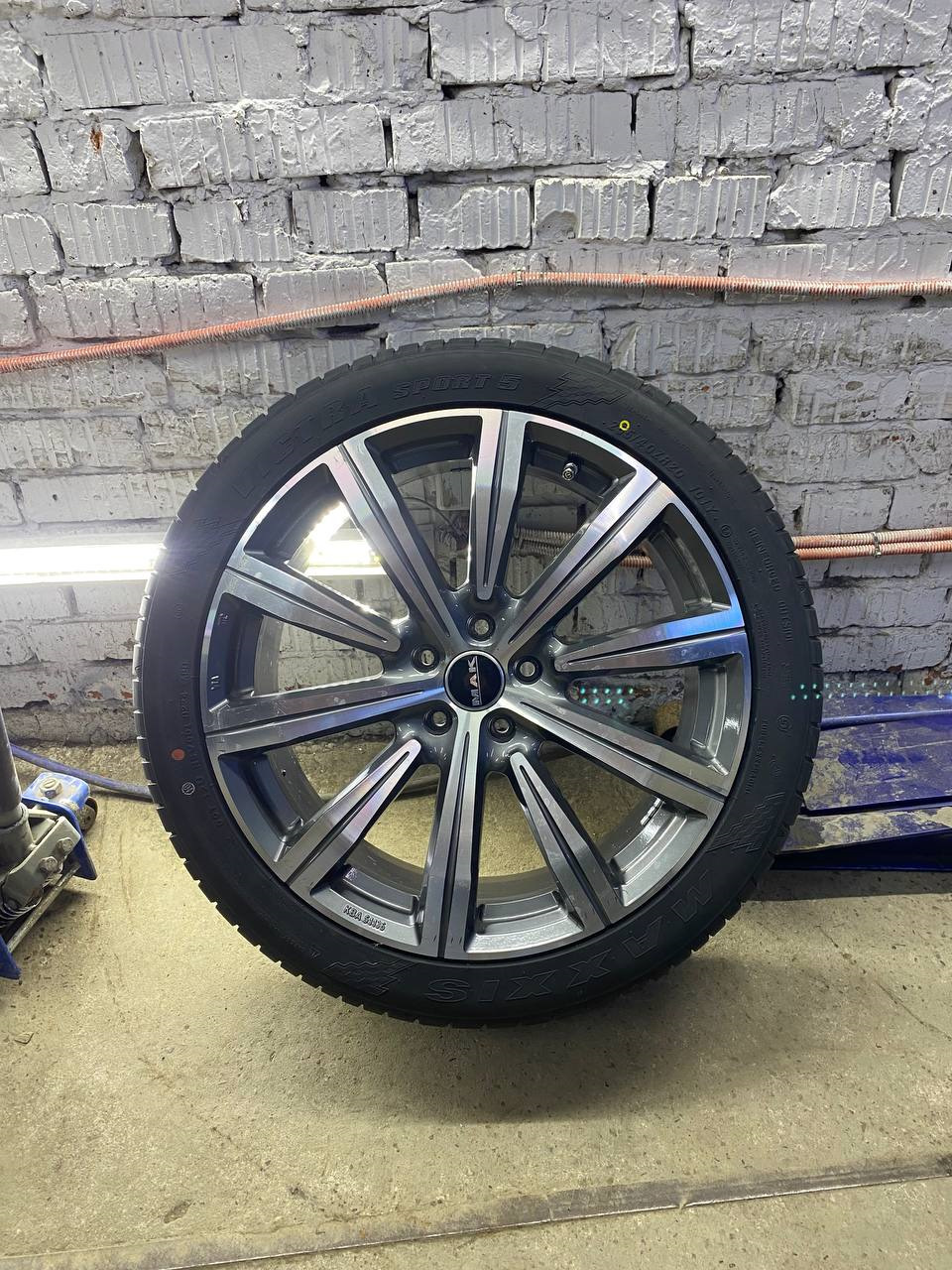 Колеса собраны — Volkswagen Multivan (T5)