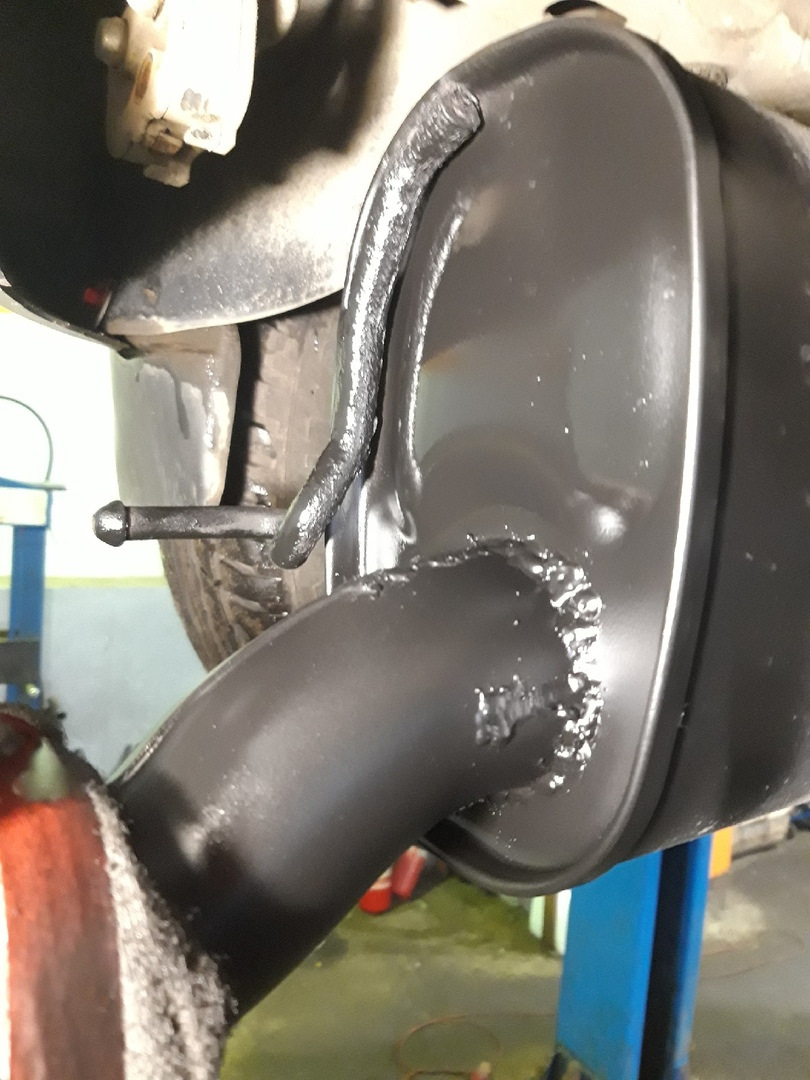 Как одеть глушитель. Как одеть глушитель. Выхлоп mitsubishi j14. Резинки на резонатор ваз 2110. Как одеть глушитель.