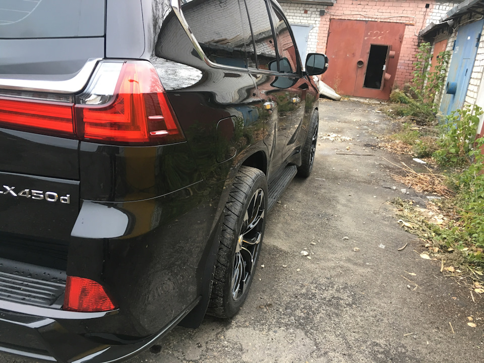 Диски R22 ширина 10 ET 0, резина 305/40 на Lexus 450d — DRIVE2
