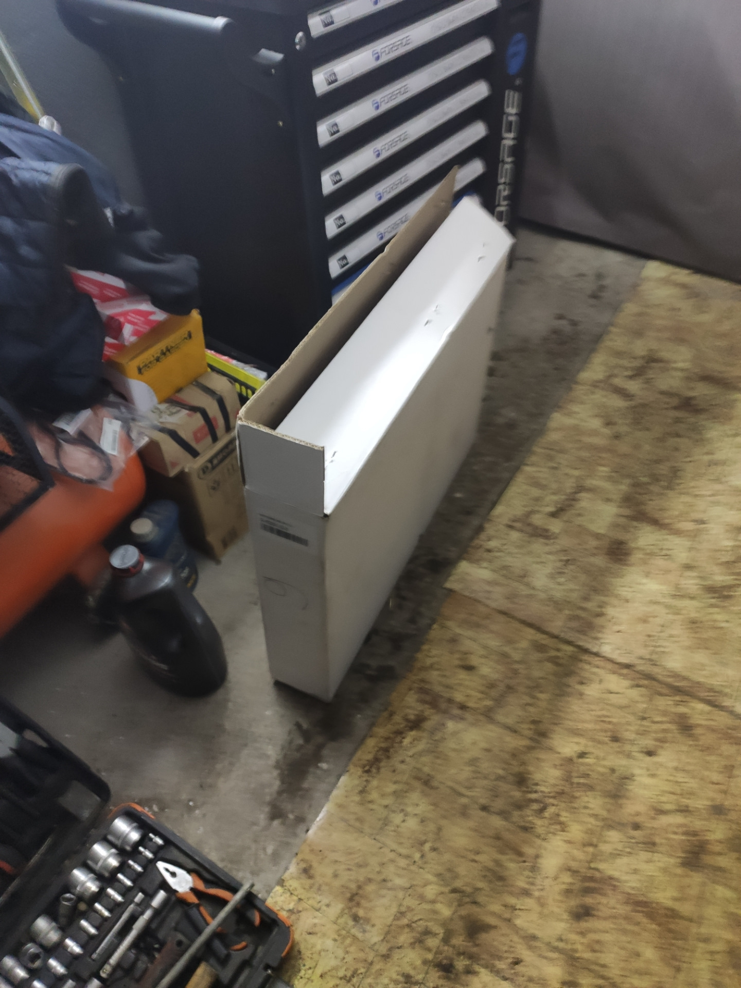 Очередной падарок от брильянта а именно лопнул верхний пластиковый ...