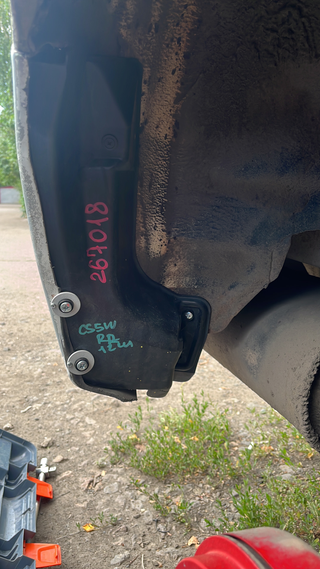 Нашел наконец то задний правый подкрылок))))) — Mitsubishi Cedia, 1,5 л ...