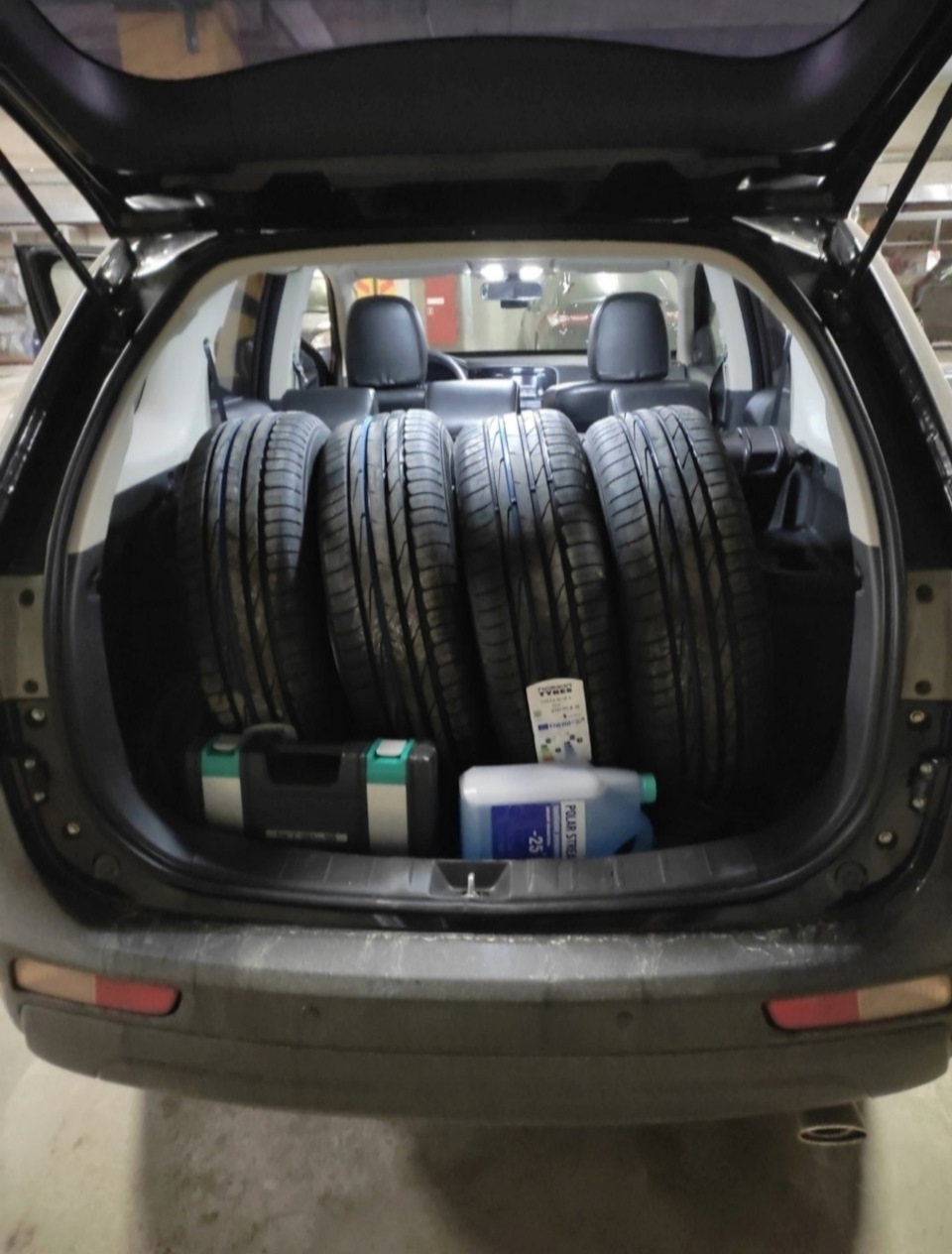 Багажник. — Mitsubishi Outlander (3G), 2 л, 2013 года | наблюдение | DRIVE2