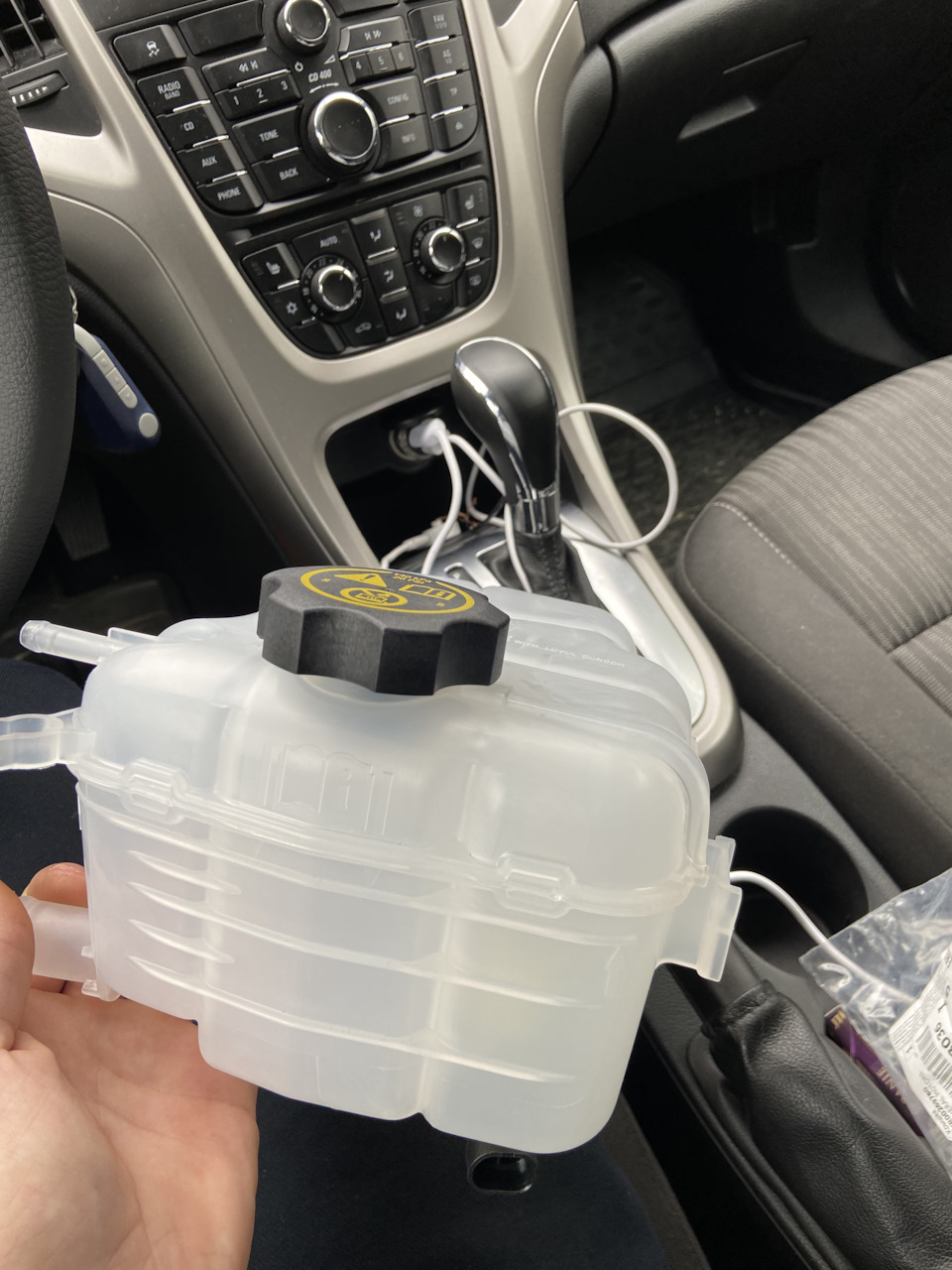 Замена расширительного бачка охлаждающей жидкости, и прокладки ...