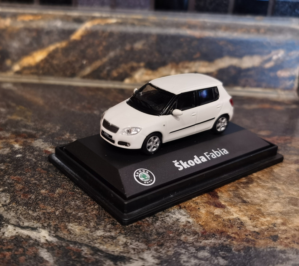 Мини-мини лапочки. — Skoda Fabia Mk2, 1,6 л, 2013 года | просто так ...
