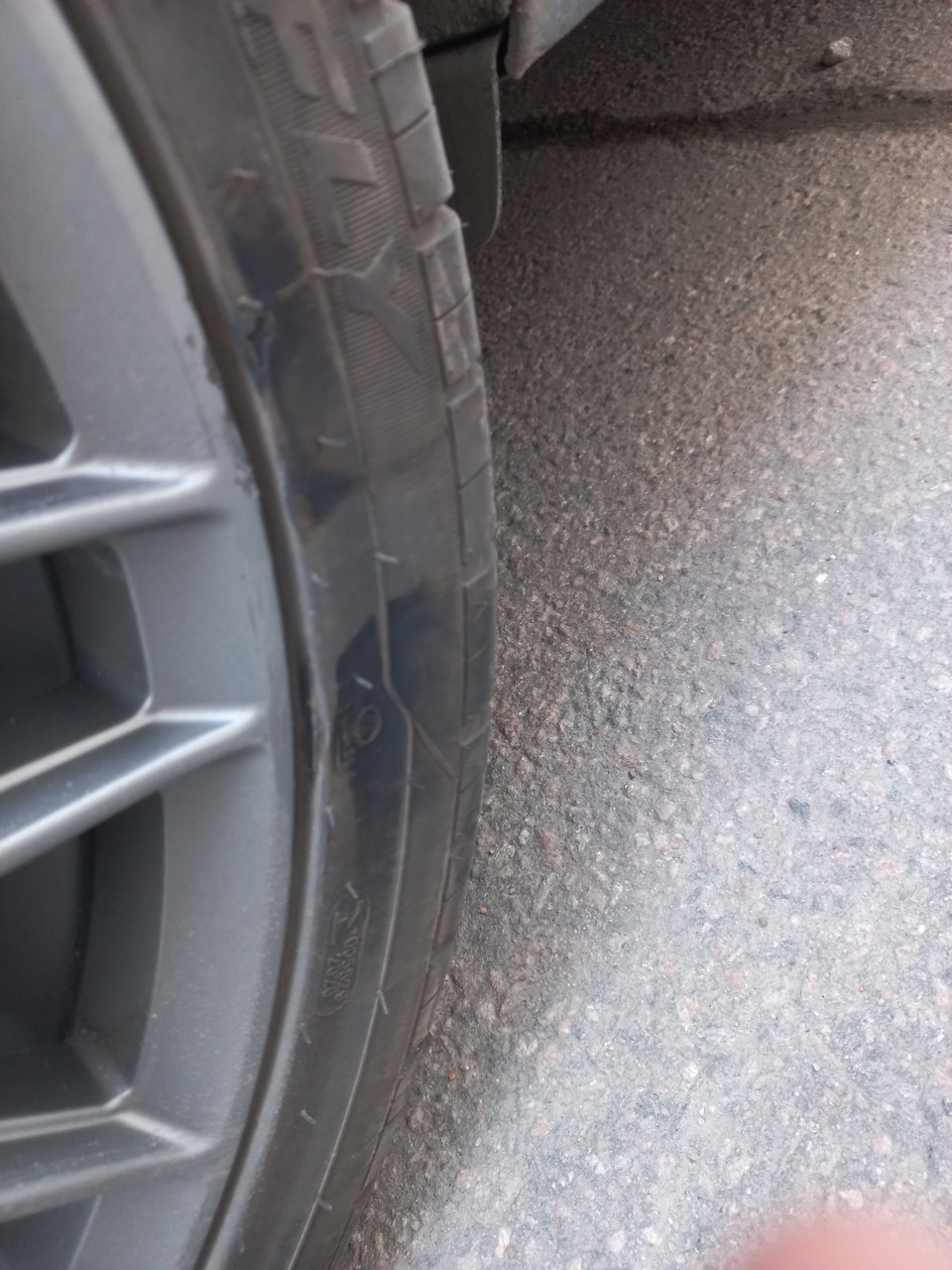 шаркнул о поребрик — Hyundai Elantra (7G)