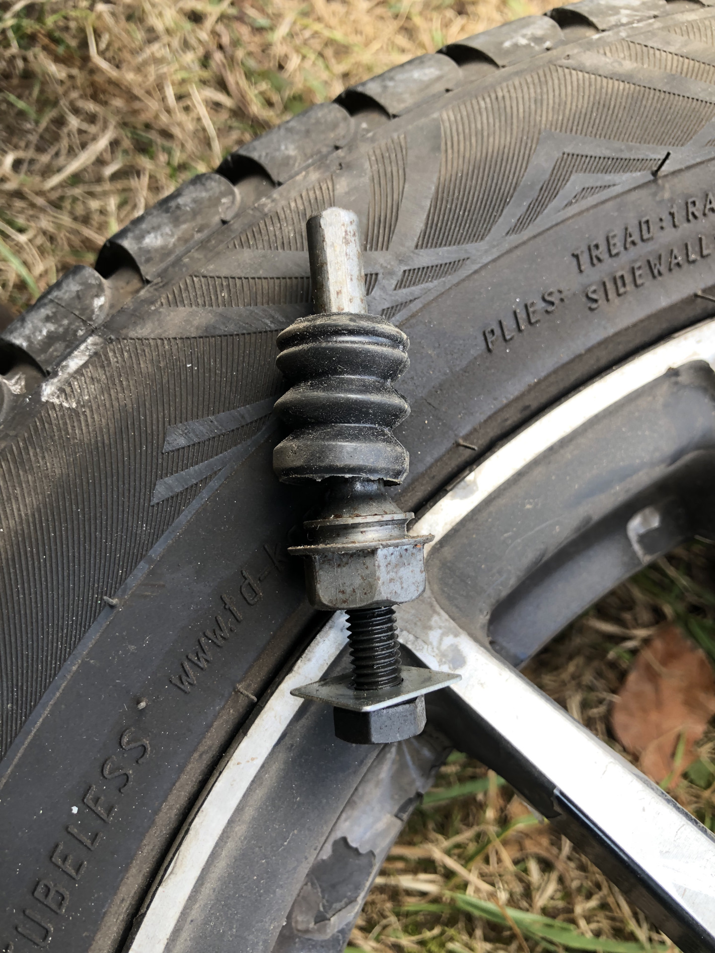 Чистка дроссельной заслонки, замена колодки клапана адсорбера, замена ...