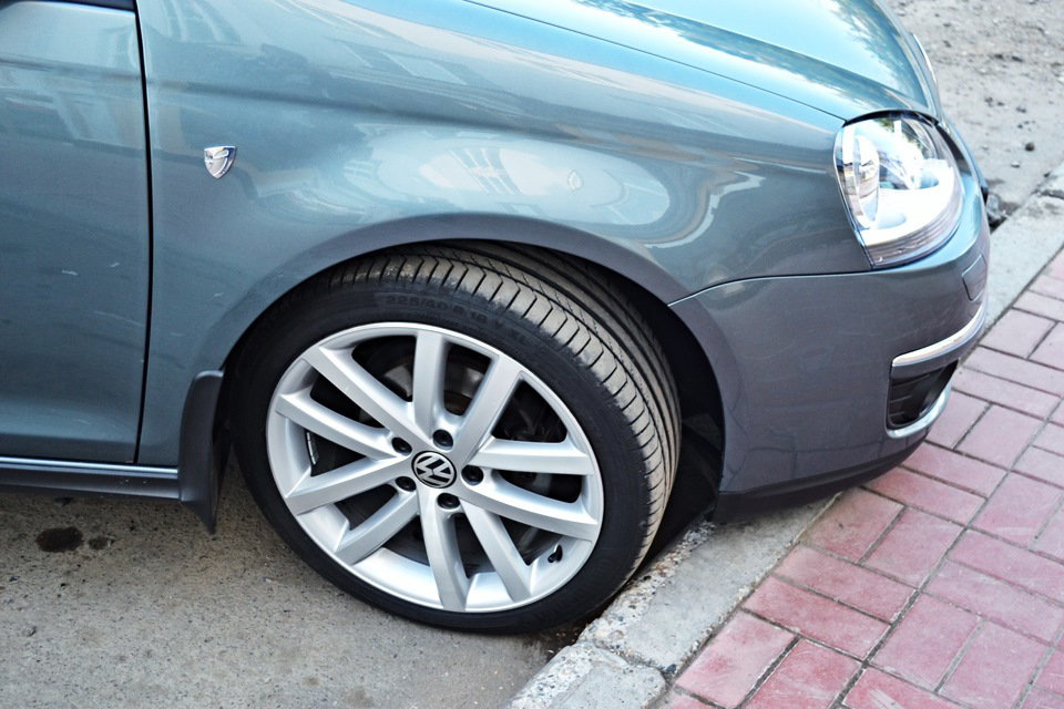 Резина 215/40 r17 bmw. Диск колеса r16 toyota camry. 0 r 40 0 r. Штатное литье camry 30. 0 r 40 0 r.