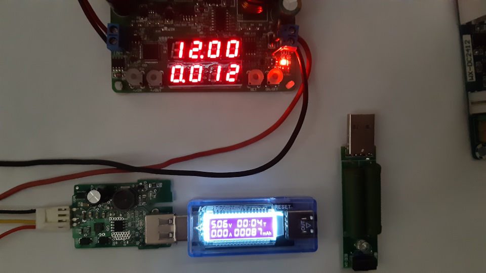 УСБ зарядка без нагрузки. — Lada Vesta SW (1G)