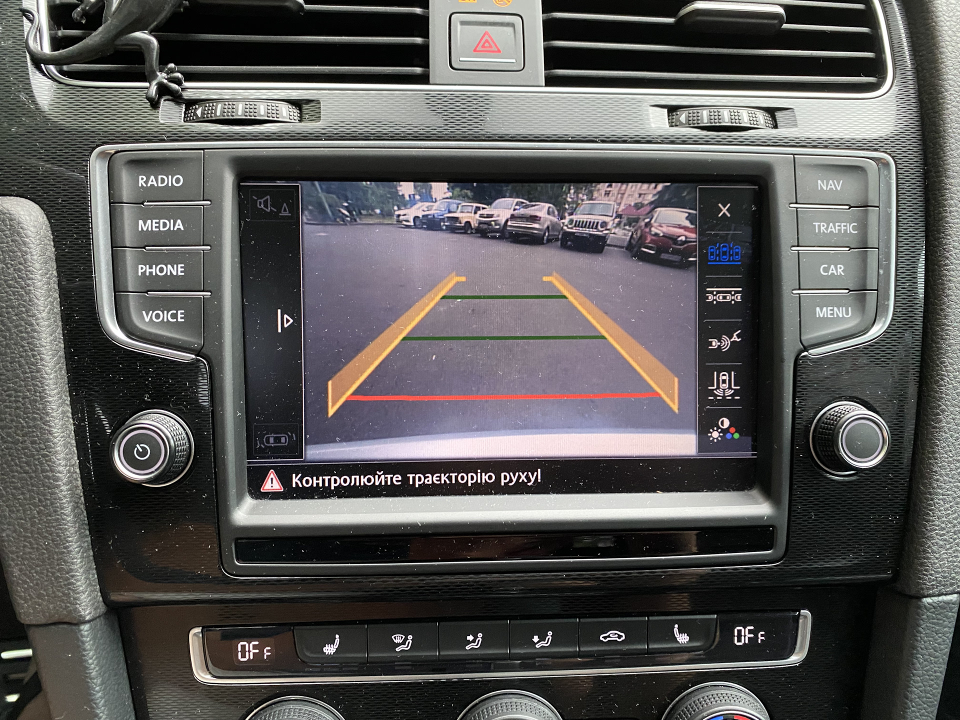 Установка High камеры заднего вида — Volkswagen Golf Mk7, 2 л, 2016 ...