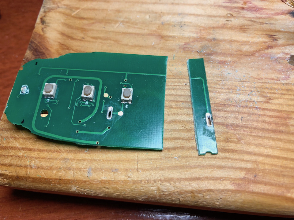 пилинная плата — Audi A8 (D2)