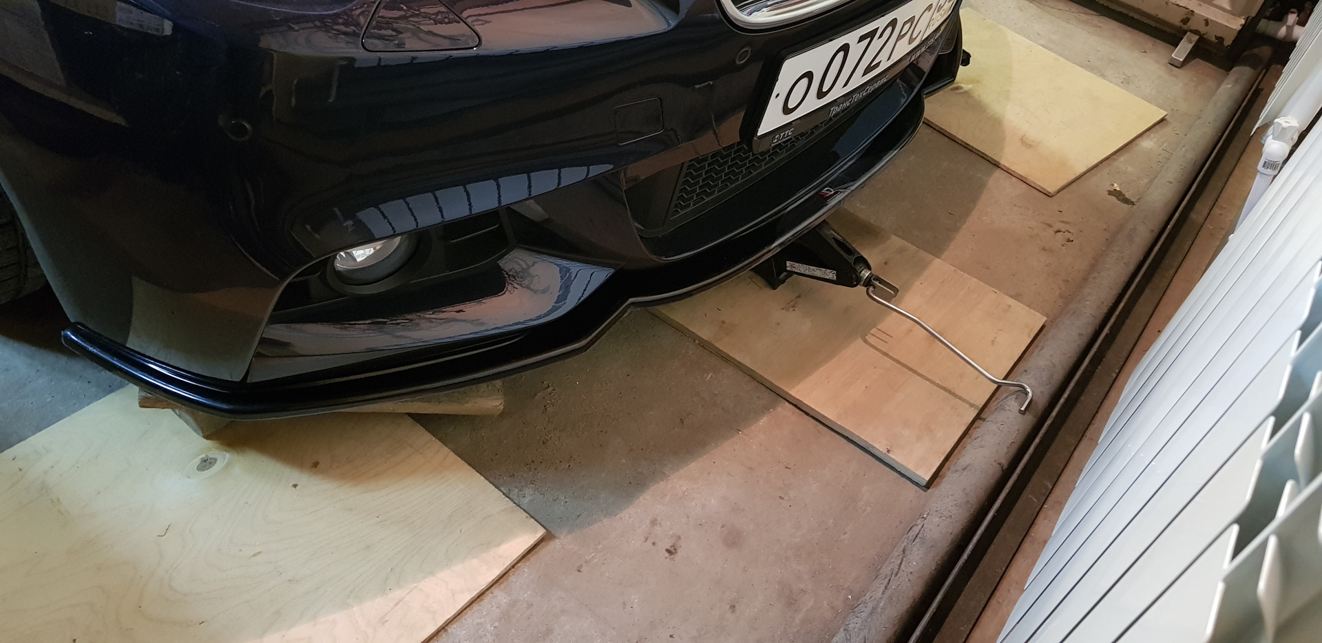 Сплиттер юрол веста. Универсальный сплиттер юрол. Сплиттер с креплениями. Универсальный сплиттер на лансер 9. Держатель сплиттера переднего бампера.