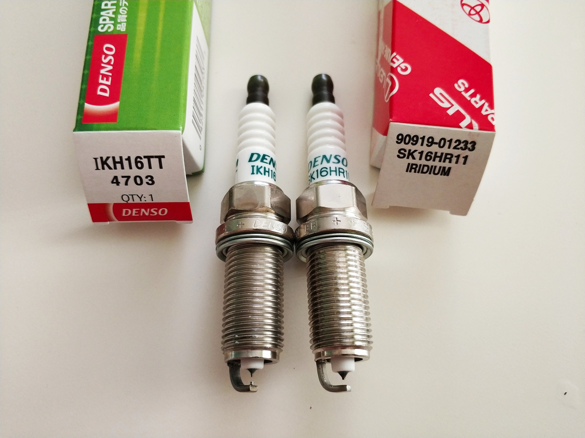 Denso sc16hr11. Toyota 90919-01233. Sk16hr11 Denso. Toyota 90919-01276. 90919-01233 Свеча зажигания Toyota.