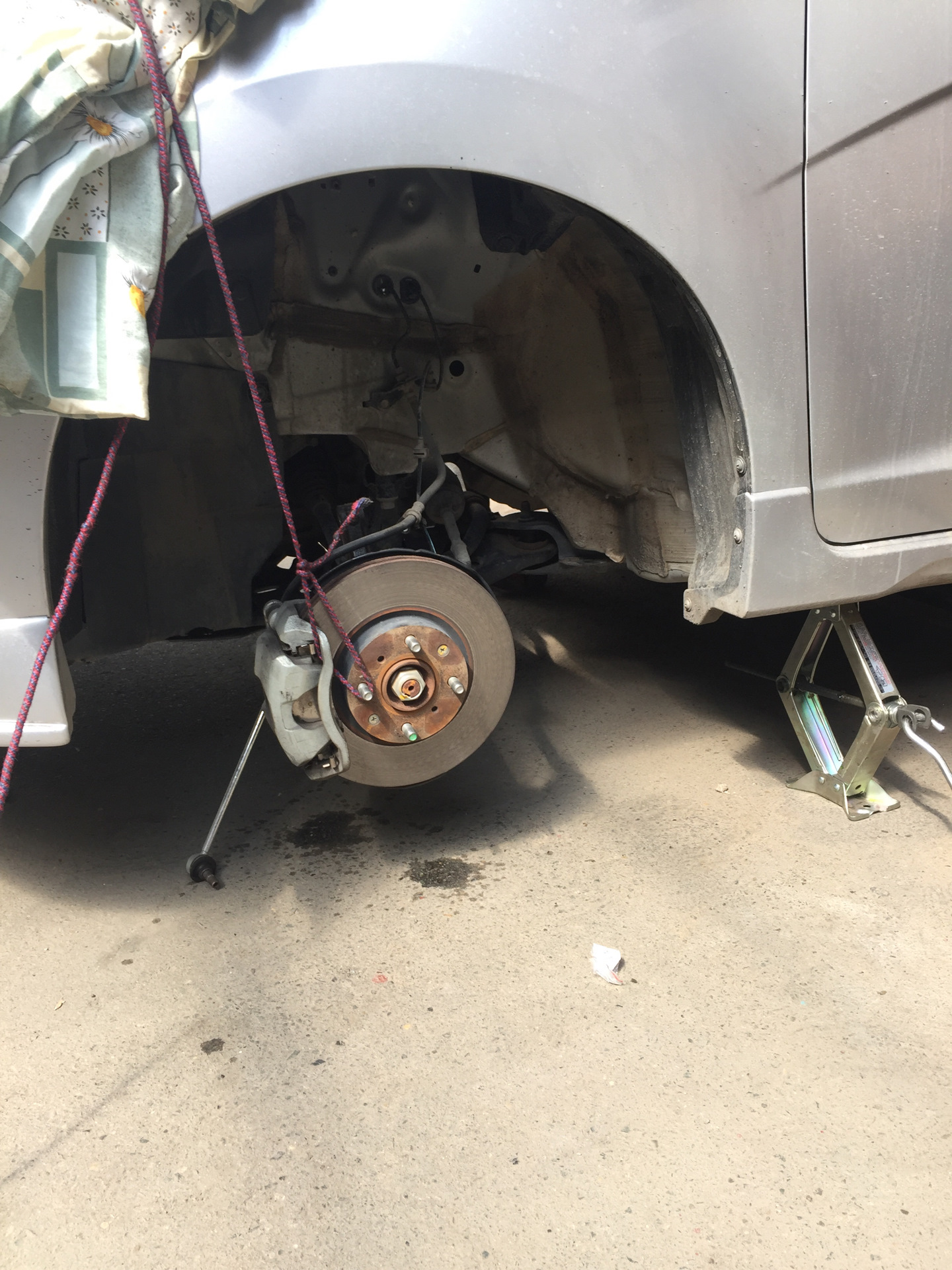 Замена передних стоек — Honda Fit (3G), 1,3 л, 2013 года | своими ...