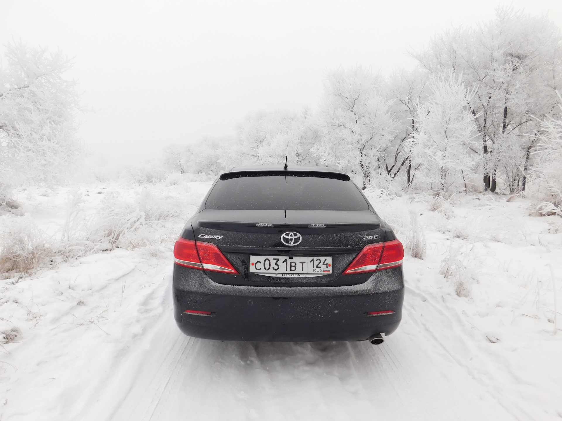 Камри зимой. Камри ACV 41. Toyota Camry зима. Тойота Камри зимой. Toyota Camry 2010 КПП черная зимой.