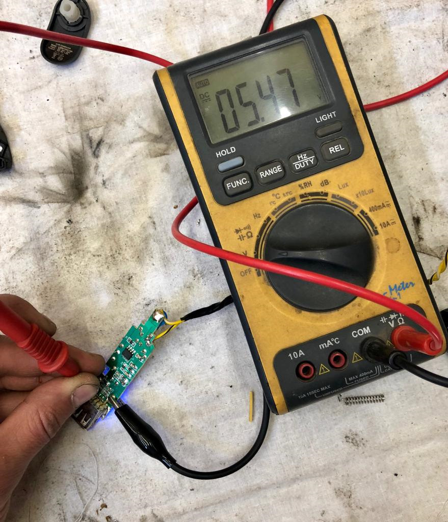 Выходное напряжение 5+ вольт. Работает. — Jeep Grand Cherokee (WK2)